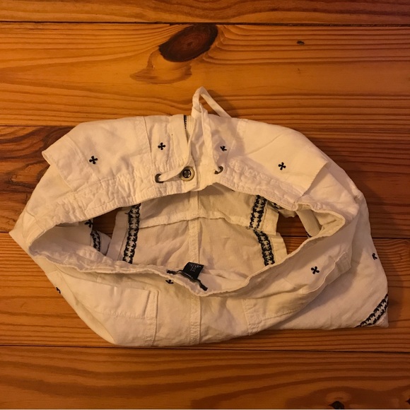 Gap White Navy Cotton Embroidered Shorts, EUC, 2 - Picture 9 of 9